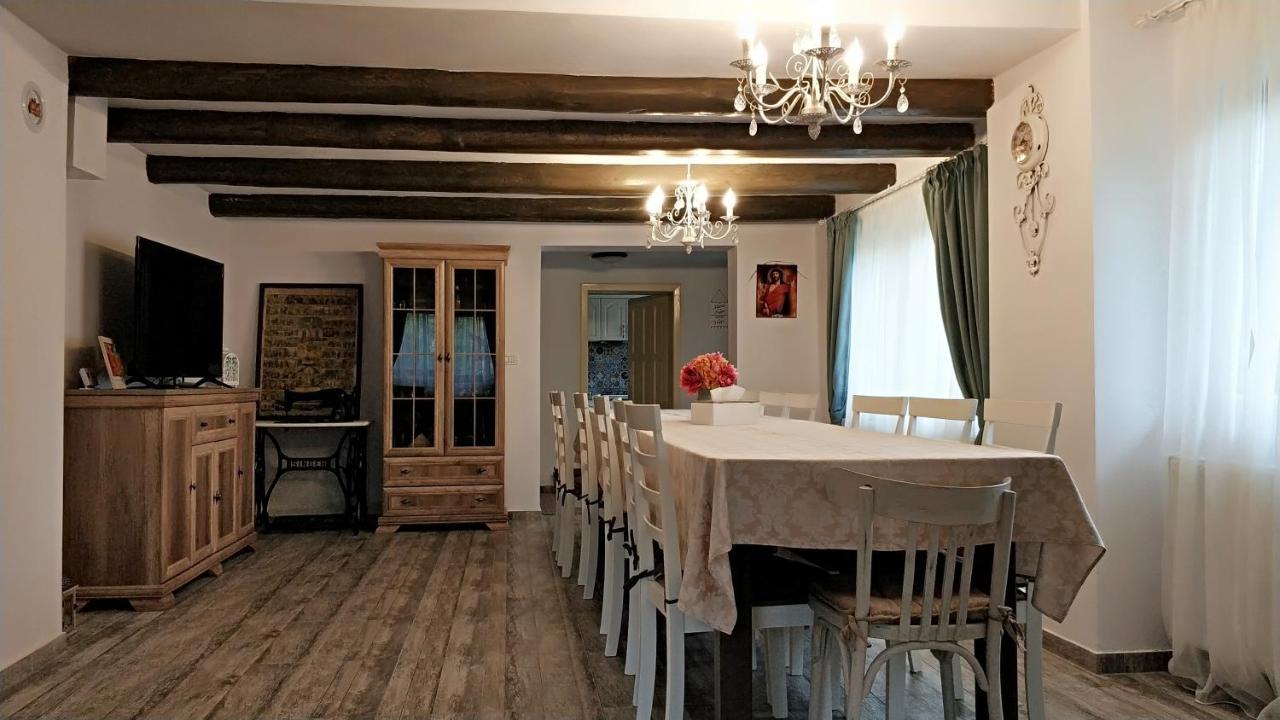 Vila Chic M Hotell Moieciu de Jos Eksteriør bilde